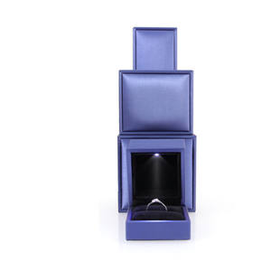 Caja de anillo con logotipo personalizado ecológico embalaje de joyería con luz LED - Product Image 5