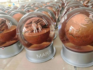 Tùy Chỉnh Bóng Nước Quả Cầu Tuyết Nhự<span class=keywords><strong>a</strong></span> Lưu Niệm Polyresin Tuyết Bóng Trang Trí Nội Thất Cho Giáng Sinh - Product Image 4