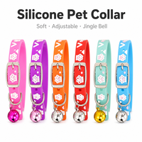 Collier en silicone pour chats, chatons, petits chiens, réglable avec clochette, empreinte de patte en relief 3D, imperméable, doux, 6 couleurs