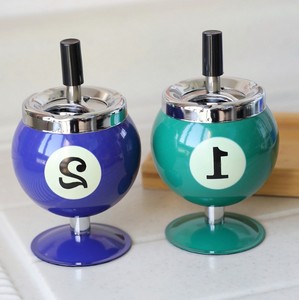 Cenicero de Metal Tipo Prensa Caliente con Diseño Creativo de Bola de Billar, Sin Humo, para el Hogar, Accesorios para Fumar - Product Image 1