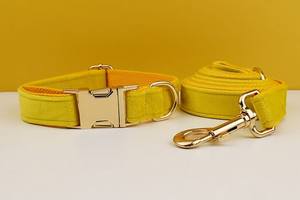 Collier pour chien jaune en velours doux rembourré en nylon, personnalisé avec un nom, harnais personnalisé, ensemble laisse, nœud papillon, porte-sac à crottes, combo - Product Image 5