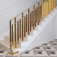 Escalier en colimaçon luxueux et exquis avec marches durables pour projets résidentiels et villas, style bois authentique