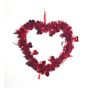 Decoraciones en forma de corazón para el Día de San Valentín, adornos colgantes de plástico rojo y blanco para decoración de festivales. - Product Image 2
