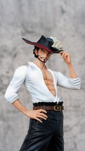 Ones Pieces nuevo estilo <span class=keywords><strong>de</strong></span> alta calidad Dracule <span class=keywords><strong>Mihawk</strong></span> capa blanca <span class=keywords><strong>figura</strong></span> <span class=keywords><strong>de</strong></span> acción muñeca coleccionable regalo al por mayor - Product Image 3