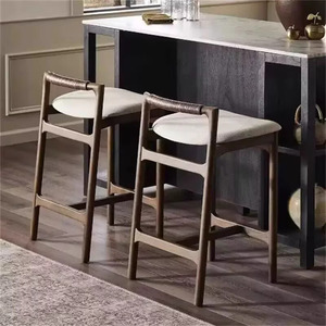 Taburete de <span class=keywords><strong>Bar</strong></span> de Estilo Retro Minimalista Nórdico Moderno con Cojín de Cuero Simple para Bares, Restaurantes, Cafeterías e Islas de Cocina - Product Image 1