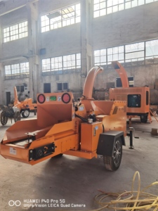 Broyeur <span class=keywords><strong>à</strong></span> <span class=keywords><strong>bois</strong></span> hydraulique haute performance pour réduire le volume des branches - Product Image 2