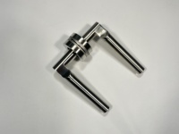 Poignée de porte moderne en acier massif avec tête en laiton et finition satinée pour appartement, villa, hôtel, installation facile