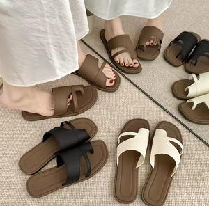 Venta al por mayor directa de fábrica de sandalias de playa planas y modernas para mujer, estilo africano, nuevas de verano, en stock, al por mayor. - Product Image 2