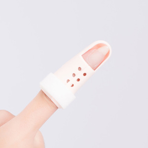 Attelle de fixation pour fracture du doigt, doigt courbé ou déformé, attelle de fixation pour déformité articulaire et gonflement, orthèse, doigt en plastique - Product Image 4