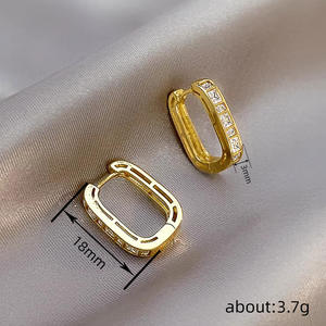 Orecchini a Cerchio in Oro E4068 con Diamanti Taglio Princess, Gioielli Classici da Donna - Product Image 6