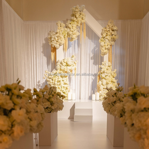 Gapura Masuk Upacara Minimalis Modern yang Elegan untuk Acara, Gapura Pernikahan Logam Putih dengan Puncak Tajam - Product Image 1