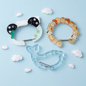 CCH personnalise des porte-clés de randonnée en acrylique sur le thème des dessins animés, de formes variées. - Product Image 1