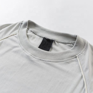 Camiseta de estilo retro, camiseta deportiva y de fitness de algodón holgada para hombre, relajada e informal. - Product Image 5