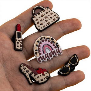 Nuevos dijes personalizados <span class=keywords><strong>de</strong></span> PVC suave con estampado <span class=keywords><strong>de</strong></span> leopardo para zuecos, accesorios DIY para calzado con orificios, venta al por mayor, <span class=keywords><strong>de</strong></span> diseñador - Product Image 3