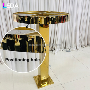 Centro de Mesa Moderno LEDA de Acero Inoxidable Dorado con Cuentas Colgantes para Decoración de Mesa en Bodas, Eventos y Fiestas - Product Image 3
