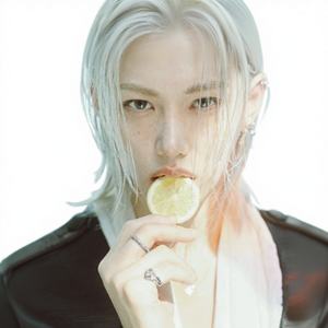 Revista Musical Stray Kids FELIX Dazed & Confused, Libro Electrónico de K-Pop (CD), Papel y Plástico, Idioma Coreano, Para Todas las Edades - Product Image 1