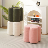 Pouf de luxe léger et moderne en tissu avec design en forme de pétale, idéal pour le salon et l'entrée (pour changer de chaussures)