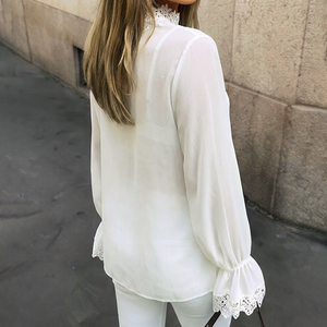 Blusa blanca de manga larga sexy para mujer con encaje, cuello en V, lazo frontal, mangas con volantes, top transparente, oferta de verano, camisa informal holgada - Product Image 6