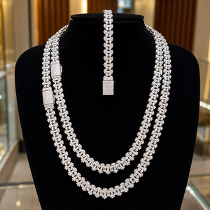 สร้อยคอฮิปฮอปแบบ Cuban Link  ขนาด 8 มม.  ประดับเพชรโมอิสซาไนต์ทรงกากบาท  ผ่านการทดสอบเพชร  เงินแท้ 925  ระดับความใส VVS  แบบ Iced Out - Product Image 3