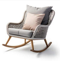 Fauteuils à bascule d'extérieur modernes STG en aluminium et rotin avec coussins – Confortables, portables, empilables et imperméables pour la cour
