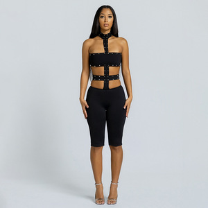 641 Nuevo Mono de Color Liso con Cuello Alto y Ajuste Ceñido que Estiliza la Figura - Product Image 1