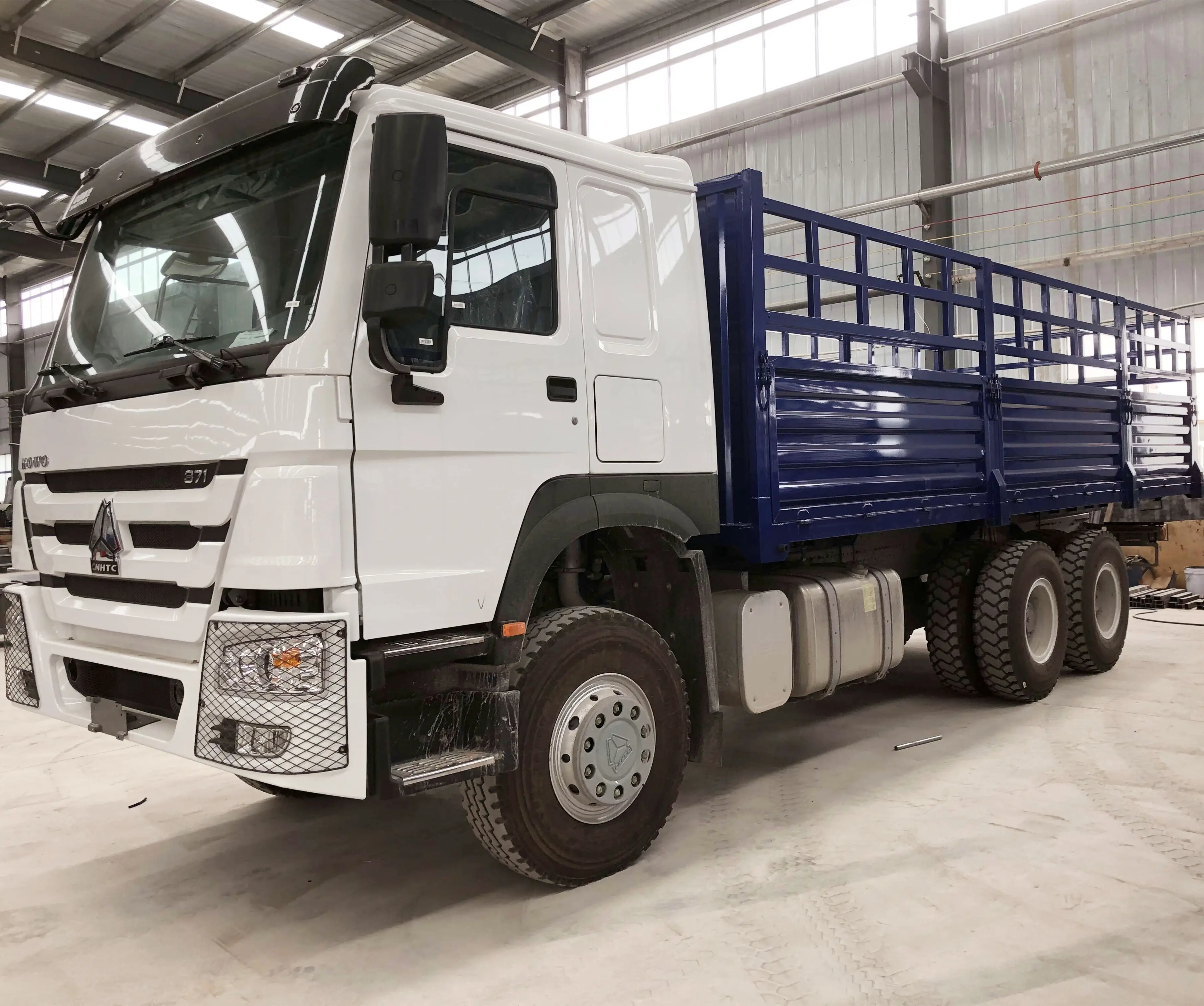 Sino 6x4 Diesel Box Truck Euro 2 Emission Standard Howo Truck Cargo Truck