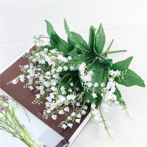 Fleurs artificielles Tainen Lily Of The Valley 35cm blanches en plastique, accessoires de mariage, décorations pour la maison - Product Image 1