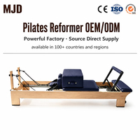 Machine de Pilates Reformer avec lit en bois, barre verticale intégrée, coussin en cuir, personnalisation OEM/ODM du logo et de la couleur pour équipement de studio
