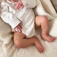 Muñeca Reborn de Vinilo de Estilo Nuevo, Simulación Realista, Juguete de Regalo, Ayuda para Caminar de Bebé Recién Nacido Hecha a Mano, Regalo de Cumpleaños para Niños