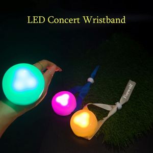 Pulsera Luminosa Langxun con Control Remoto 2.4G, Colores RGB Ajustables, Funciona con Pilas AAA, Ideal para Conciertos, Fiestas de Cumpleaños y Días Festivos - Product Image 4