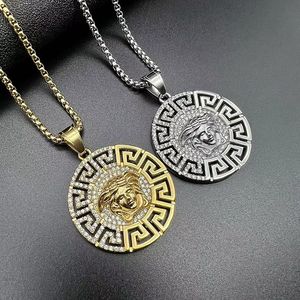 Collier Pendentif Tendance en Acier Inoxydable Tête de Méduse Géométrique Sertie Pavé Bijou Unisexe pour Fête - Product Image 1