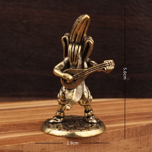 Figurine de guerrier banane en laiton avec guitare et bouclier, décoration de table pour la maison, ornement métallique fantaisie - Product Image 3