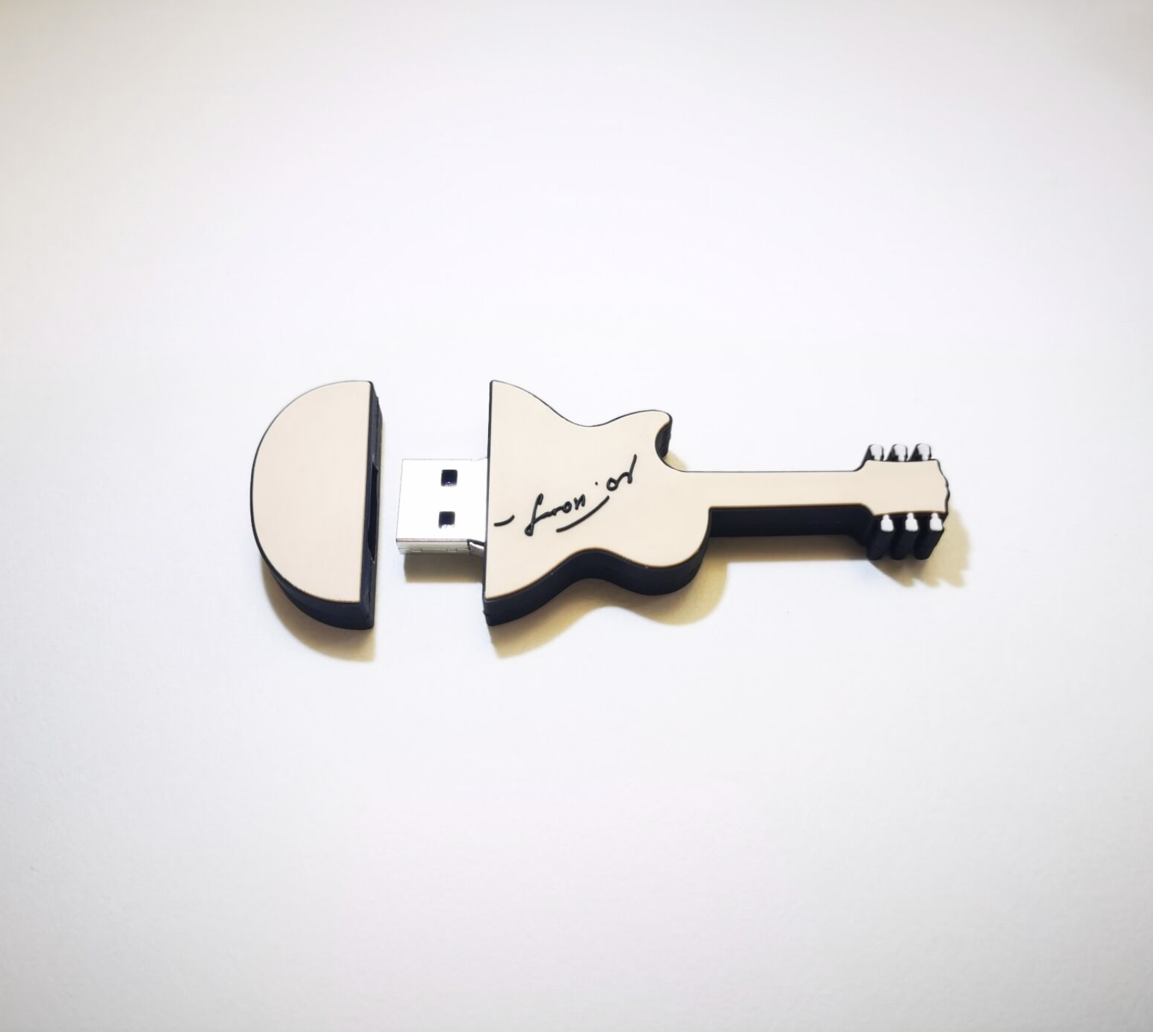 Chitarra Strumento Musicale Elettrica Nera Bianca Funny USB Stick