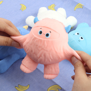 Divertidos y Adorables Juguetes Antiestrés con Forma de Monstruo de Nieve, Pelota para Apretar, Monstruo para Apretar para Niños - Product Image 5