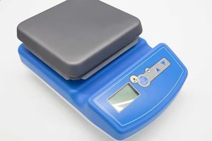 خلاط مغناطيسي مخبري من بلوبارد بشاشة LCD وتحكم بالكمبيوتر المصغر، سعات 3 و5 و10 و12 و15 لتر - Product Image 3