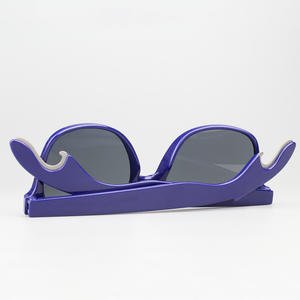 แว่นกันแดดใช้งานได้จริงพร้อมโลโก้ที่กำหนดเองสีน้ำเงิน/ดำ/ขาวที่เปิดขวดกรอบสีเขียว/แดงสำหรับโปรโมชั่นของขวัญกลางแจ้งในฤดูร้อน - Product Image 6