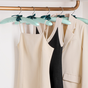 Cintres rembourrés en satin doux, design nœud vert menthe, pour tissus délicats, vêtements de mariée et organisation de placard - Product Image 2
