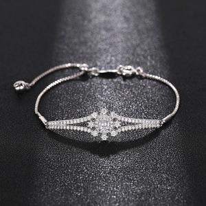 Bracciale in Argento Sterling 925 con Cristalli a Fiocco di Neve, Placcato in Rodio, Stile Tennis Classico per Uso Quotidiano Femminile - Product Image 1