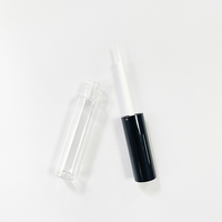 Tubes de contour ronds en plastique haute brillance personnalisés et tubes de brillant à lèvres minces