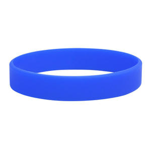 Bracelets en caoutchouc de couleur unie personnalisables en gros pour cadeaux promotionnels de fête - Product Image 3