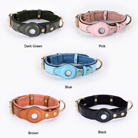 Collier pour chien AirTag en cuir véritable suédé rembourré avec accessoires en laiton, support pour traceur GPS, pour chiens de taille moyenne et grande, vente en gros d'usine OEM