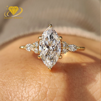 Bague de fiançailles pour femme en or jaune 14k 18k, sertie de diamants de laboratoire taille marquise 3ct 5ct, style Muse avec grappe latérale personnalisée