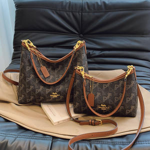 กระเป๋าโท้ทวัสดุ PU สำหรับสุภาพสตรีทันสมัย กระเป๋าถือแบรนด์เนมสุดหรู เหมาะสำหรับการใช้งานในชีวิตประจำวัน - Product Image 3