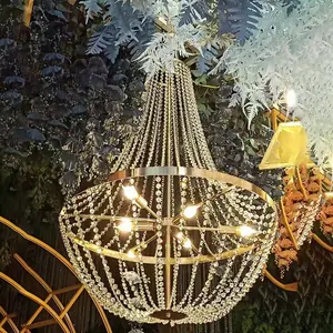 Romantische Kristallen Kralen Gordijn Bruiloft Rekwisieten Acryl Led Kroonluchter Bruiloft Achtergrond Podium Decoratieve Gouden Hangende Plafondlamp