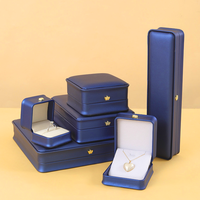 Boîte d'emballage pour collier, bracelet, boucles d'oreilles, bague, accessoires, vente en gros d'usine, logo personnalisé, boîte à bijoux en velours faite à la main