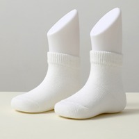 Chaussettes Bébé en Coton Mi-Hautes Noires, Blanches et Grises – Lot de 20 Paires – Ensemble Chaussettes Bébé – Vente en Gros