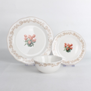 Service de table en porcelaine <span class=keywords><strong>rose</strong></span> vintage - <span class=keywords><strong>Vaisselle</strong></span> élégante en céramique avec bordure dorée festonnée - Product Image 4