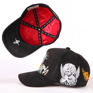 Gorra de Béisbol de Terciopelo Negro de 5 Paneles con Bordado de Ángel Personalizado, Forro de Satén Rojo, Diseño Curvo en la Parte Trasera, Gorra Urbana para Adultos Unisex - Product Image 1