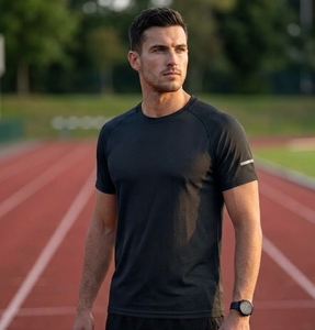 T-shirt de sport raglan en maille respirante pour homme, léger, anti-transpiration, à manches courtes, pour la gym et le fitness - Product Image 1