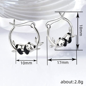 Orecchini a Forma di Panda per Donne, Gioielli Minimalisti Ispirati agli Animali - Product Image 4